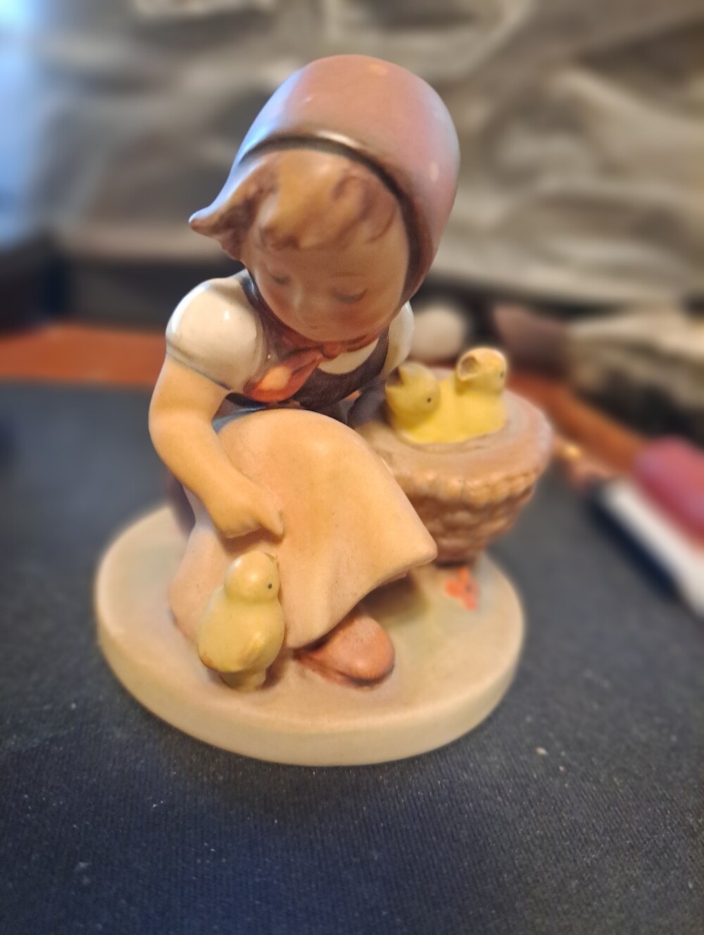 Excellent Goebel Hummel Vintage TMK 2 Full Bee Chick Girl 3.5"